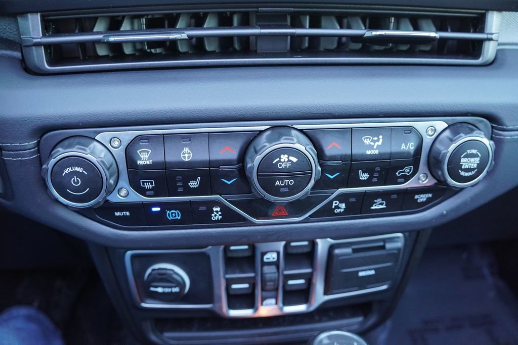 Certified 2025 Jeep Wrangler Unlimited Sahara w/ Safety Group image 25