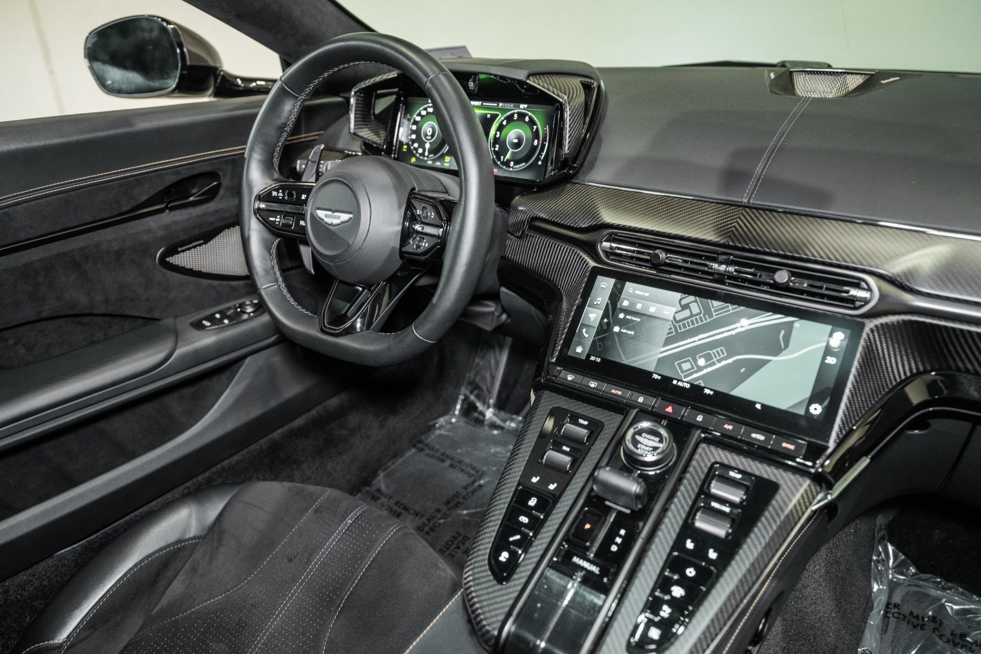Used 2025 Aston Martin V8 Vantage Coupe RWD image 17
