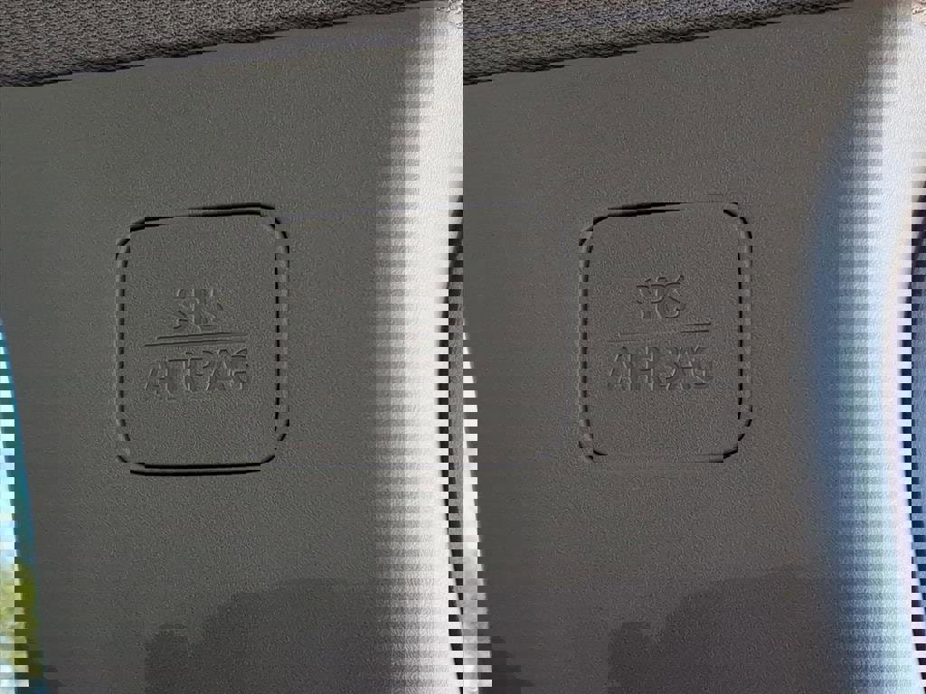 Used 2025 Nissan Rogue S image 24