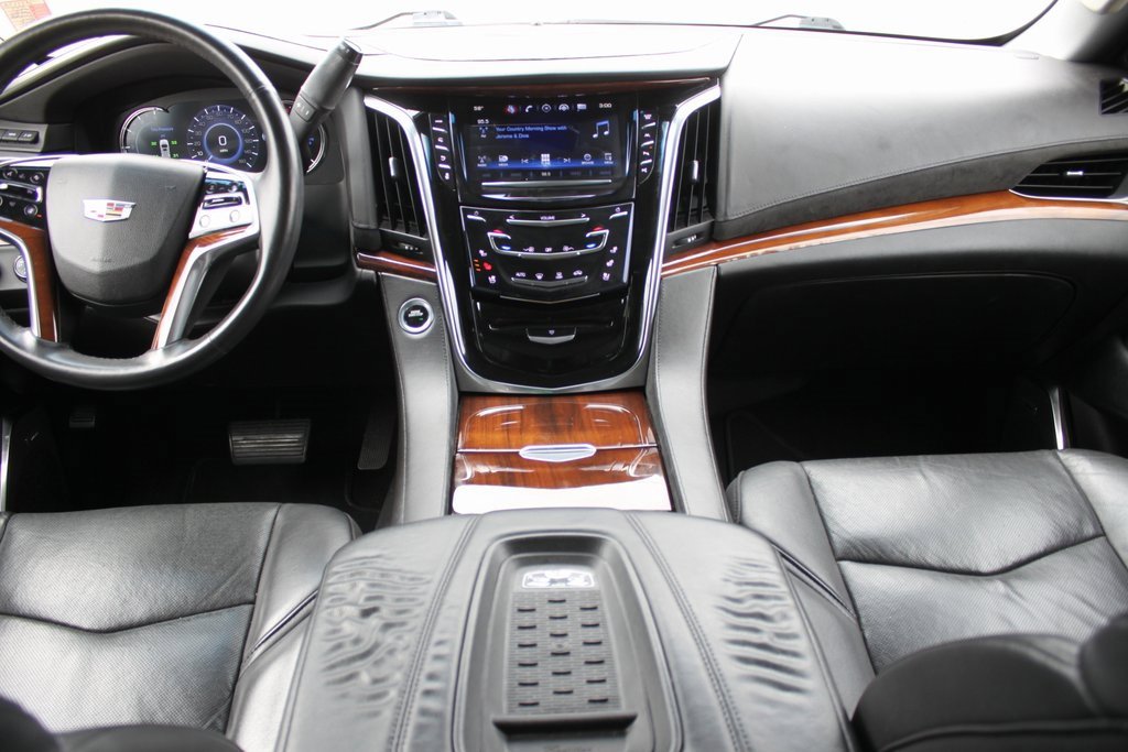 Used 2017 Cadillac Escalade ESV Luxury image 11