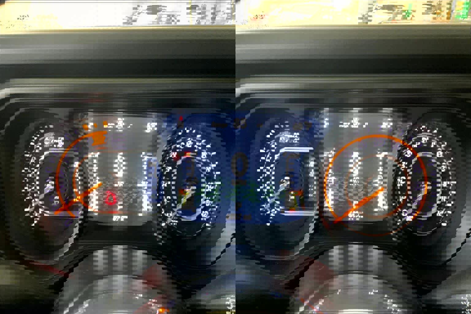 Used 2025 Jeep Wrangler Sahara w/ Safety Group image 25