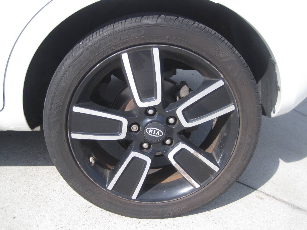 Used 2011 Kia Soul + FWD image 13
