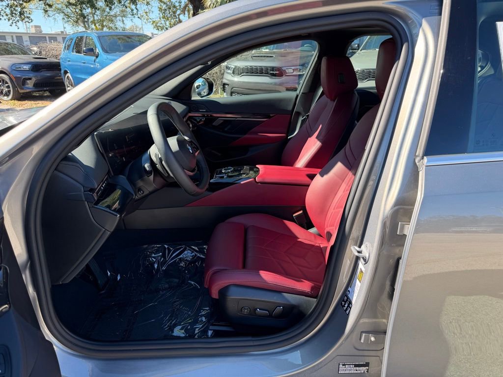 Used 2025 BMW 540i xDrive image 16