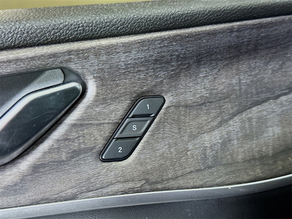 Used 2025 Jeep Grand Cherokee L Limited w/ Black Appearance Package image 22