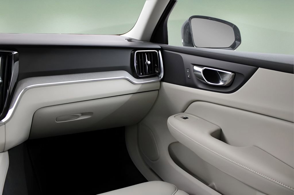 Used 2023 Volvo S60 B5 Plus w/ Climate Package image 23