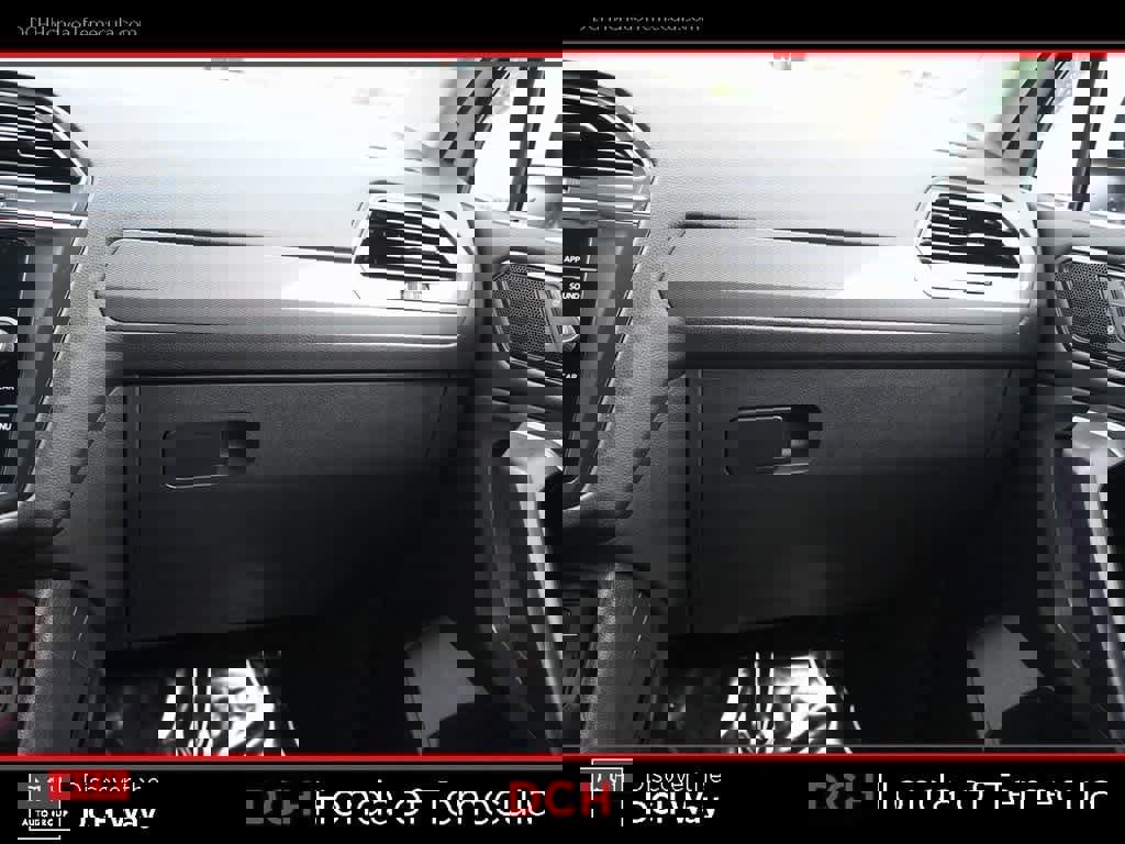 Used 2024 Volkswagen Tiguan SE image 14