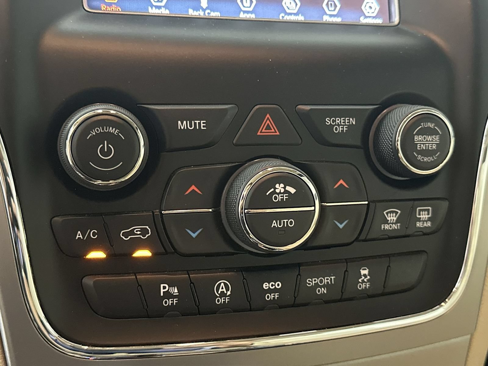 Used 2021 Jeep Grand Cherokee Laredo RWD image 19