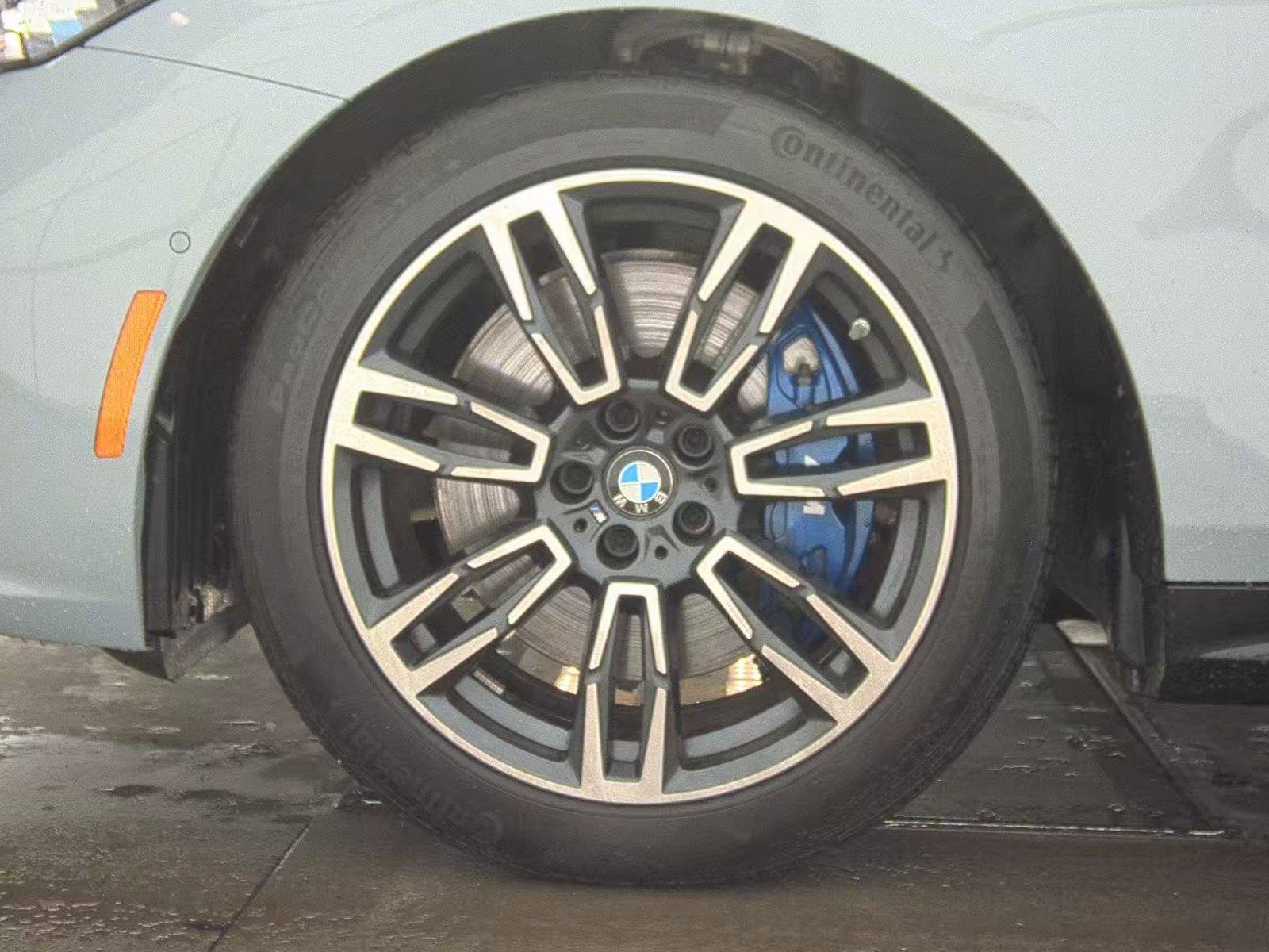 Used 2026 BMW 540i xDrive w/ M Sport Package AWD/4WD image 7