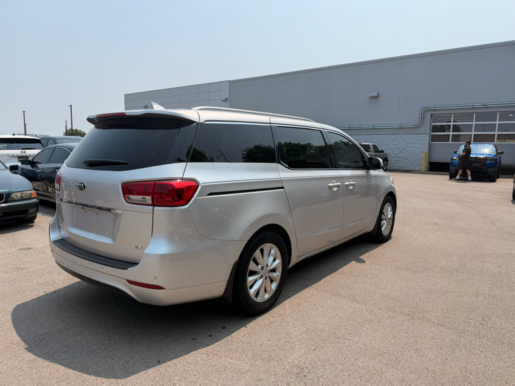 Used 2017 Kia Sedona EX FWD image 4