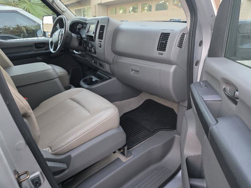 Used 2019 Nissan NV 3500 SL RWD image 10