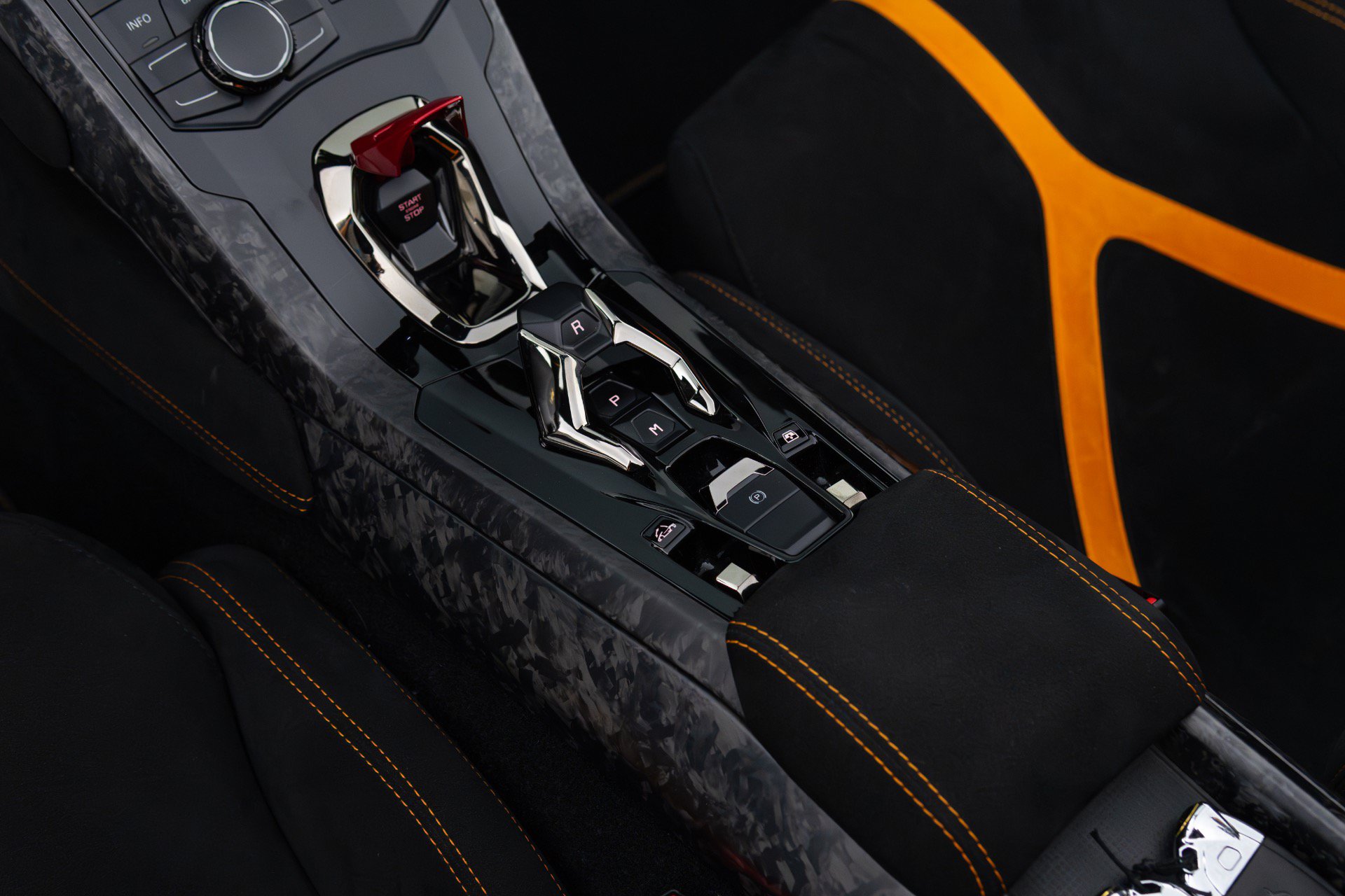 Used 2018 Lamborghini Huracan Performante AWD/4WD image 6