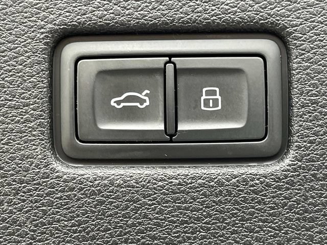 Used 2019 Audi Q8 Prestige AWD/4WD image 25