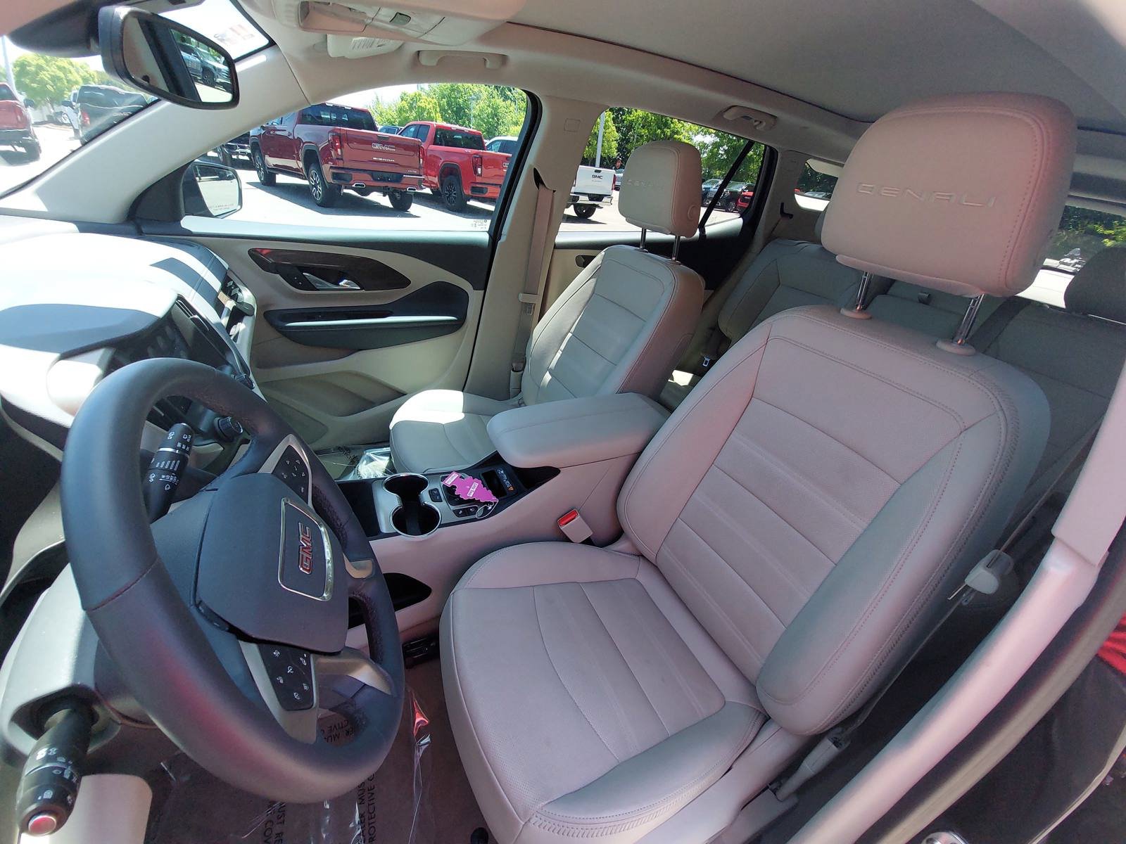 Used 2024 GMC Terrain Denali w/ Denali Premium Package AWD/4WD image 15