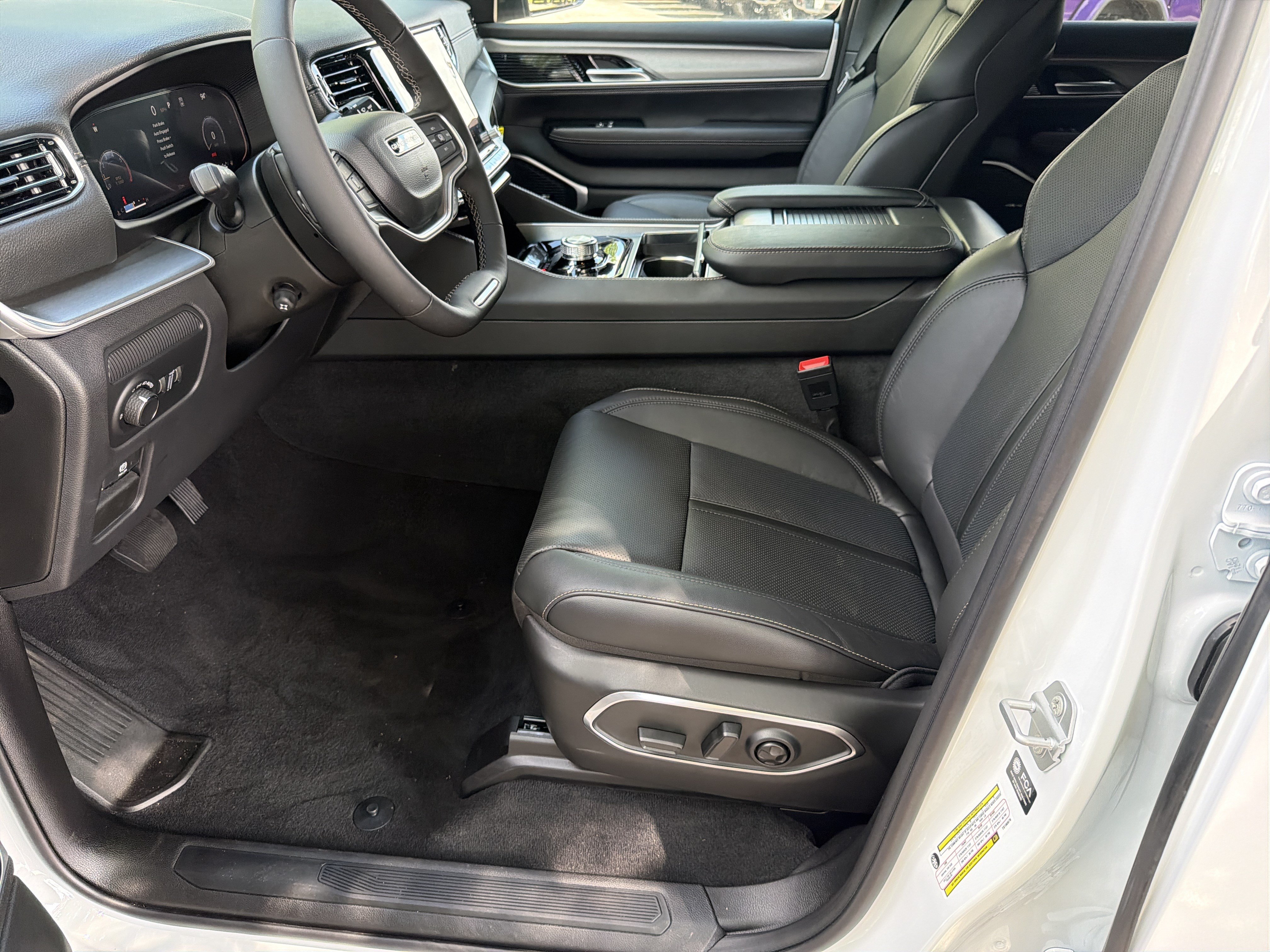 New 2026 Jeep Grand Wagoneer L 4WD w/ 8-Passenger Seating Package image 9
