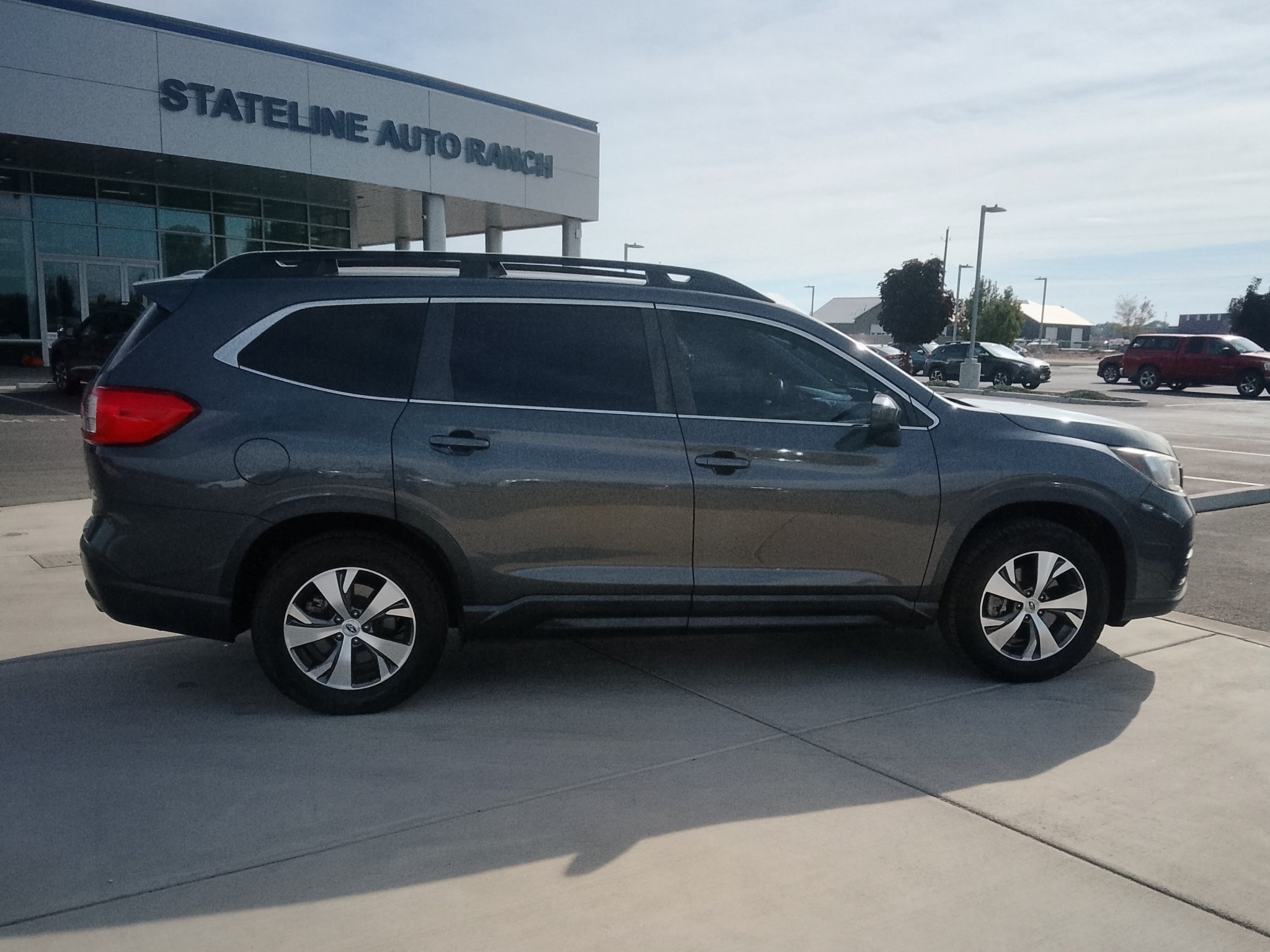 Used 2020 Subaru Ascent Premium w/ Convenience Package AWD/4WD image 2