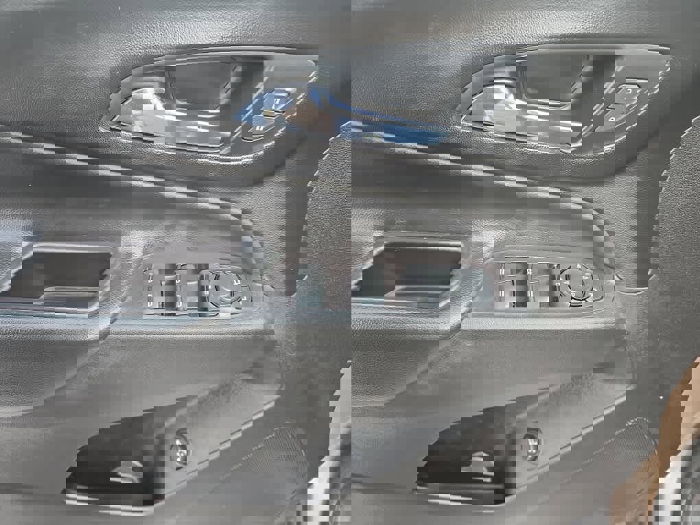 Used 2018 Chevrolet Equinox LT image 39