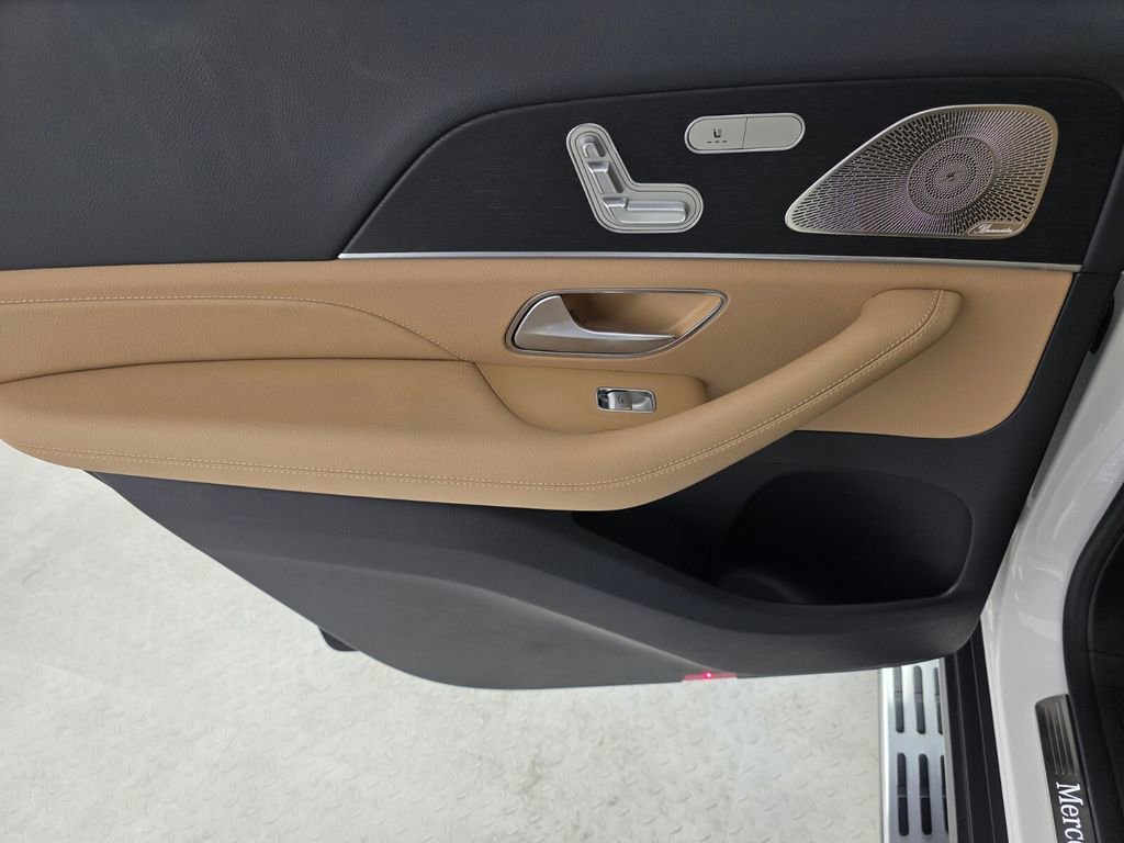 Certified 2025 Mercedes-Benz GLS 450 4MATIC image 17