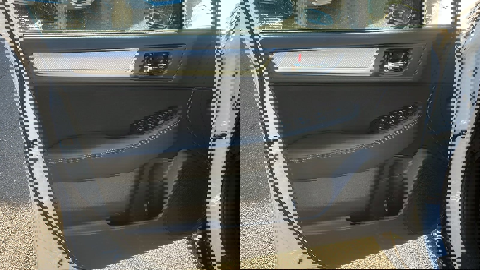 Used 2017 Subaru Outback 2.5i Premium image 11