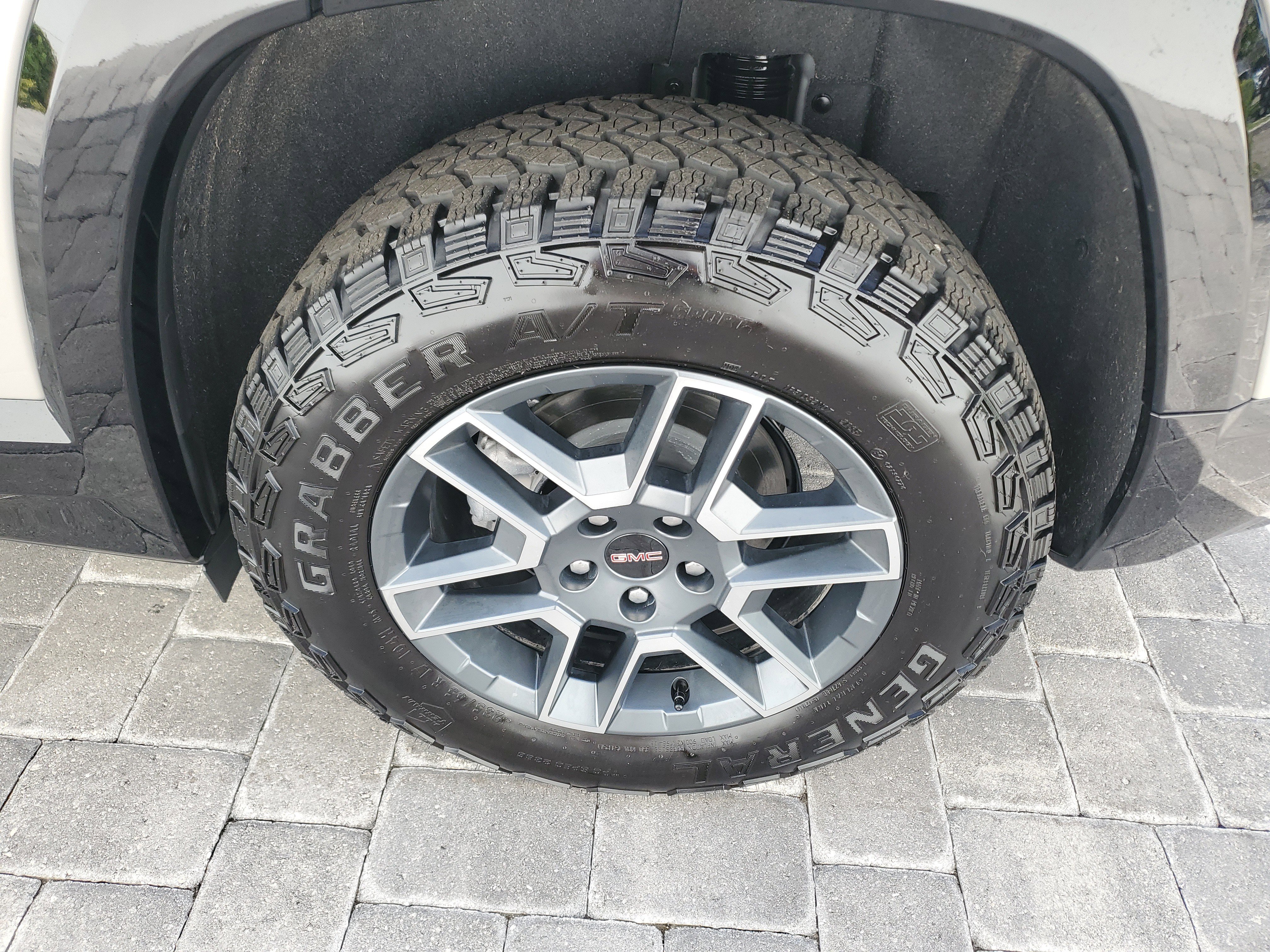 Certified 2026 GMC Terrain AT4 w/ Convenience Package III AWD/4WD image 7