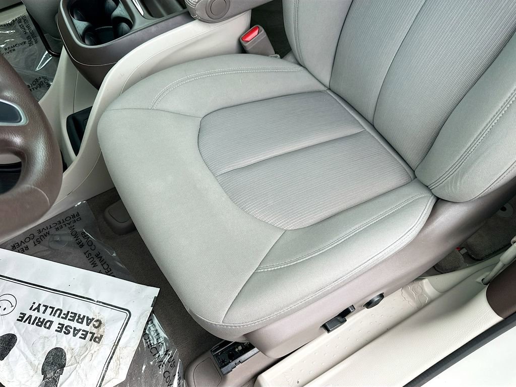 Used 2020 Chrysler Pacifica Touring image 18