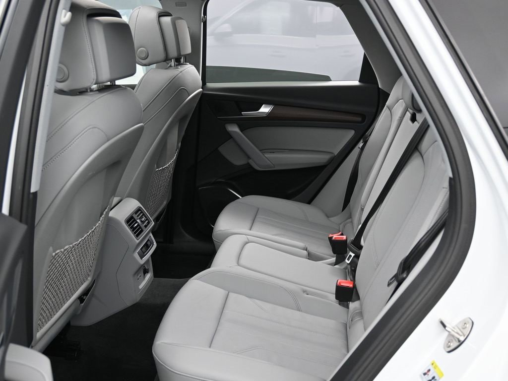 Used 2024 Audi Q5 2.0T Premium w/ Convenience Package image 31