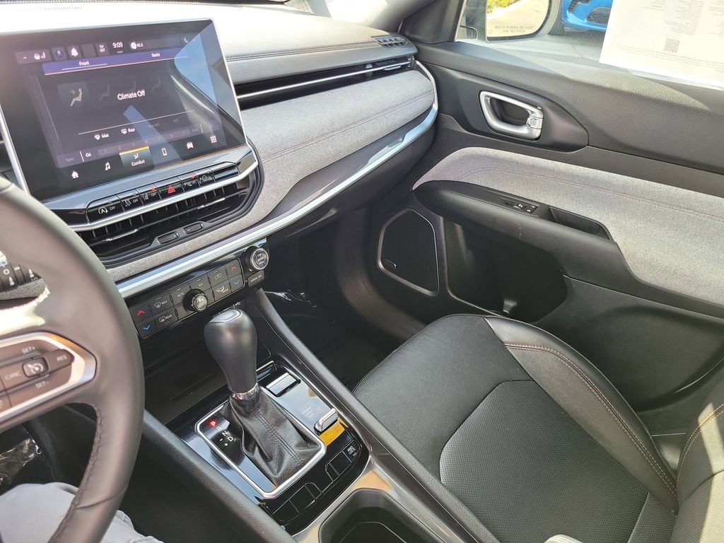 Used 2023 Jeep Compass Latitude w/ Sun and Sound Group image 12