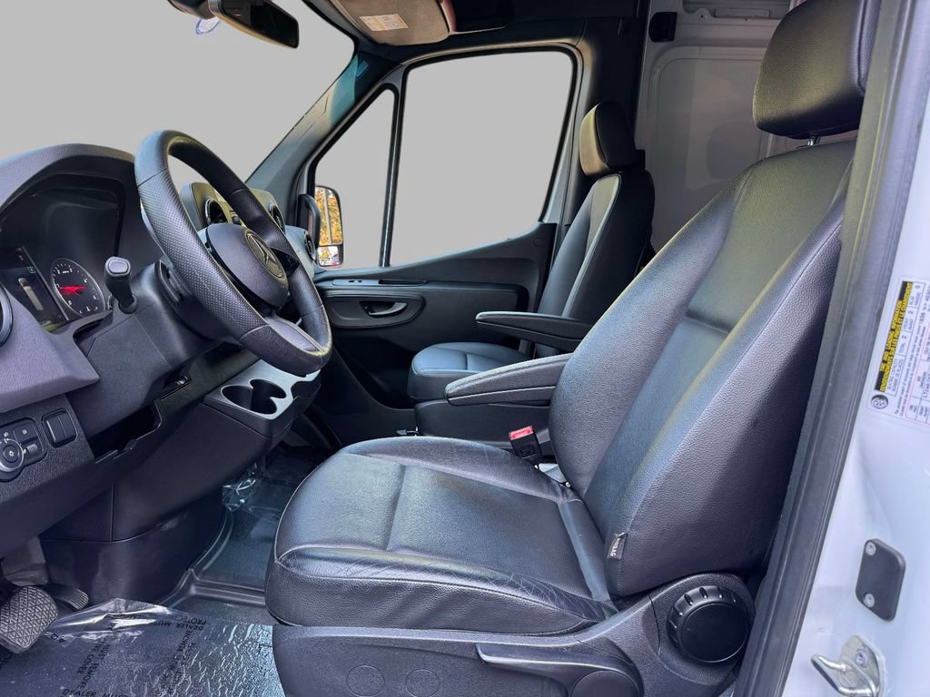 Used 2025 Mercedes-Benz Sprinter 2500 image 2