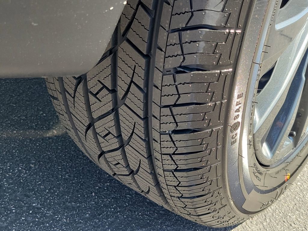 Used 2023 Chevrolet Traverse RS w/ LPO, Floor Liner Package FWD image 31