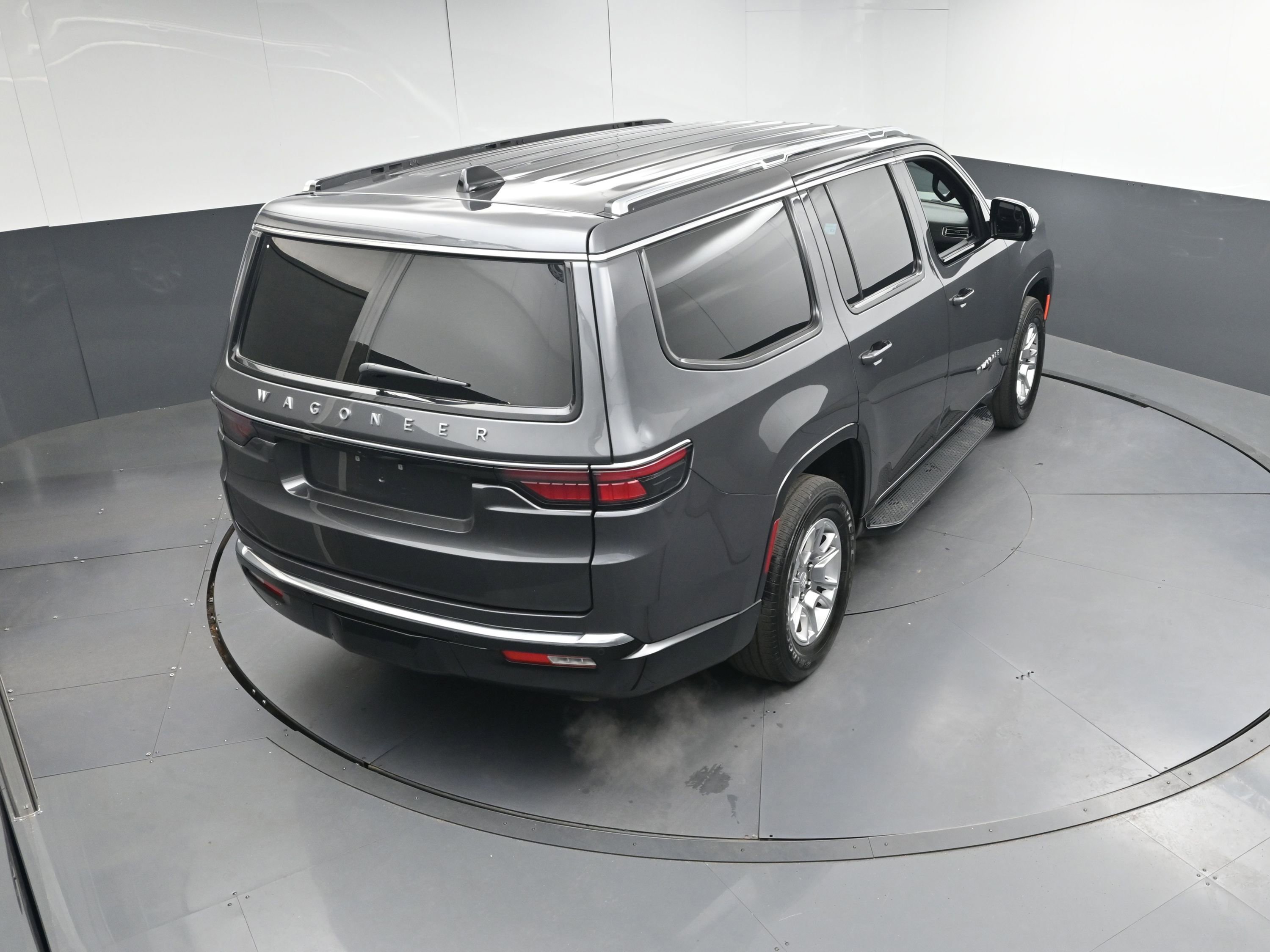 Used 2024 Jeep Wagoneer 2WD image 36