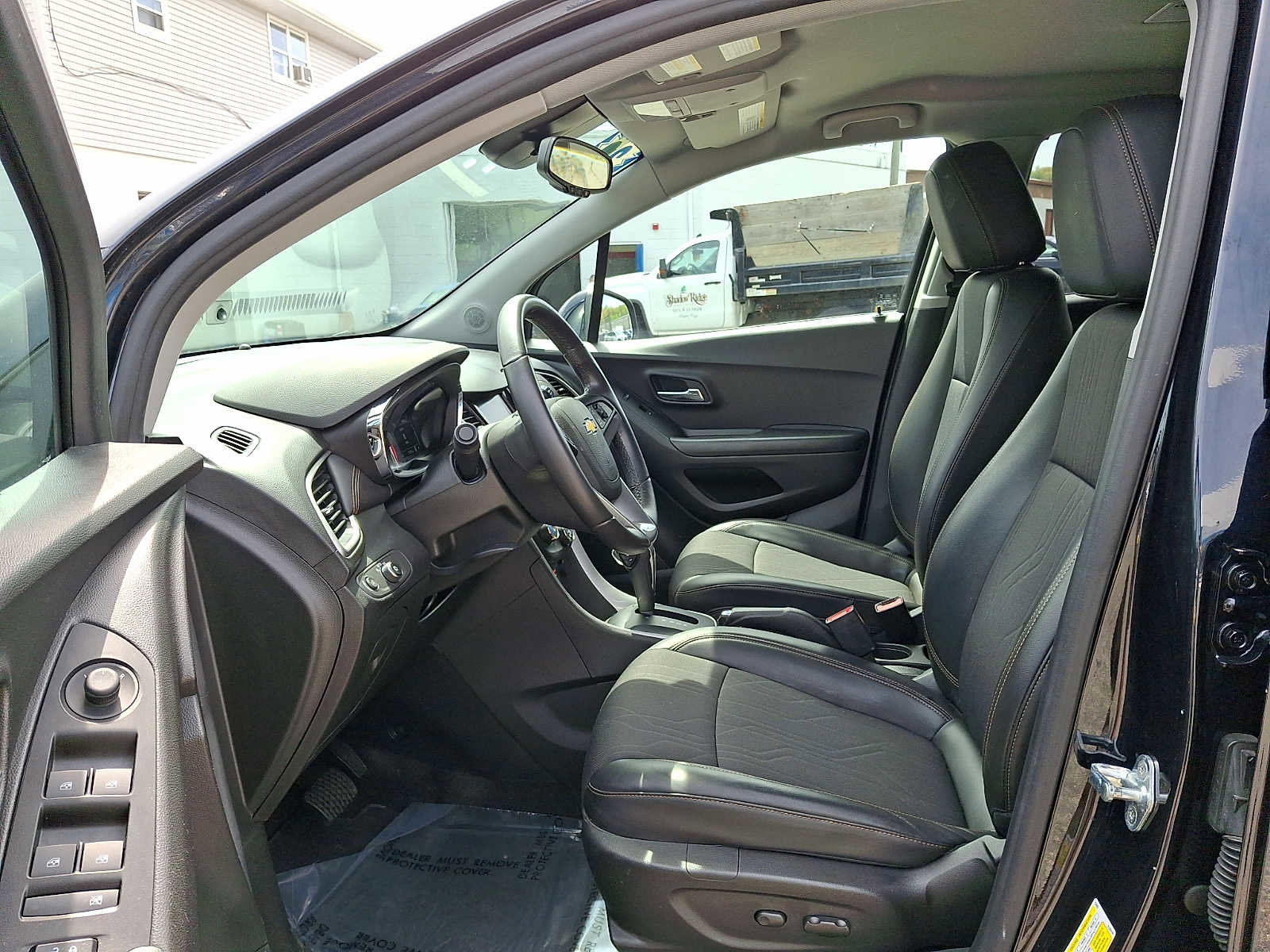 Used 2022 Chevrolet Trax LT w/ LT Convenience Package AWD/4WD image 13