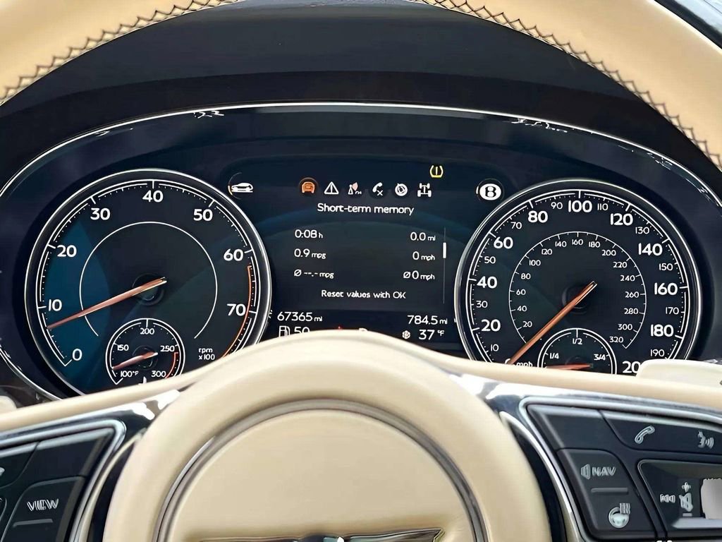 Used 2017 Bentley Bentayga image 12