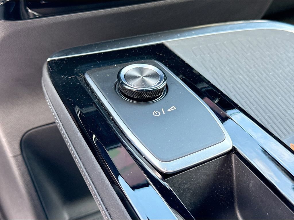 Used 2025 Buick Enclave Sport Touring image 38