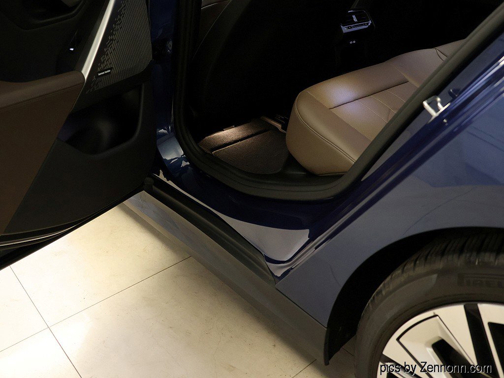 Certified 2025 BMW 540i xDrive image 31