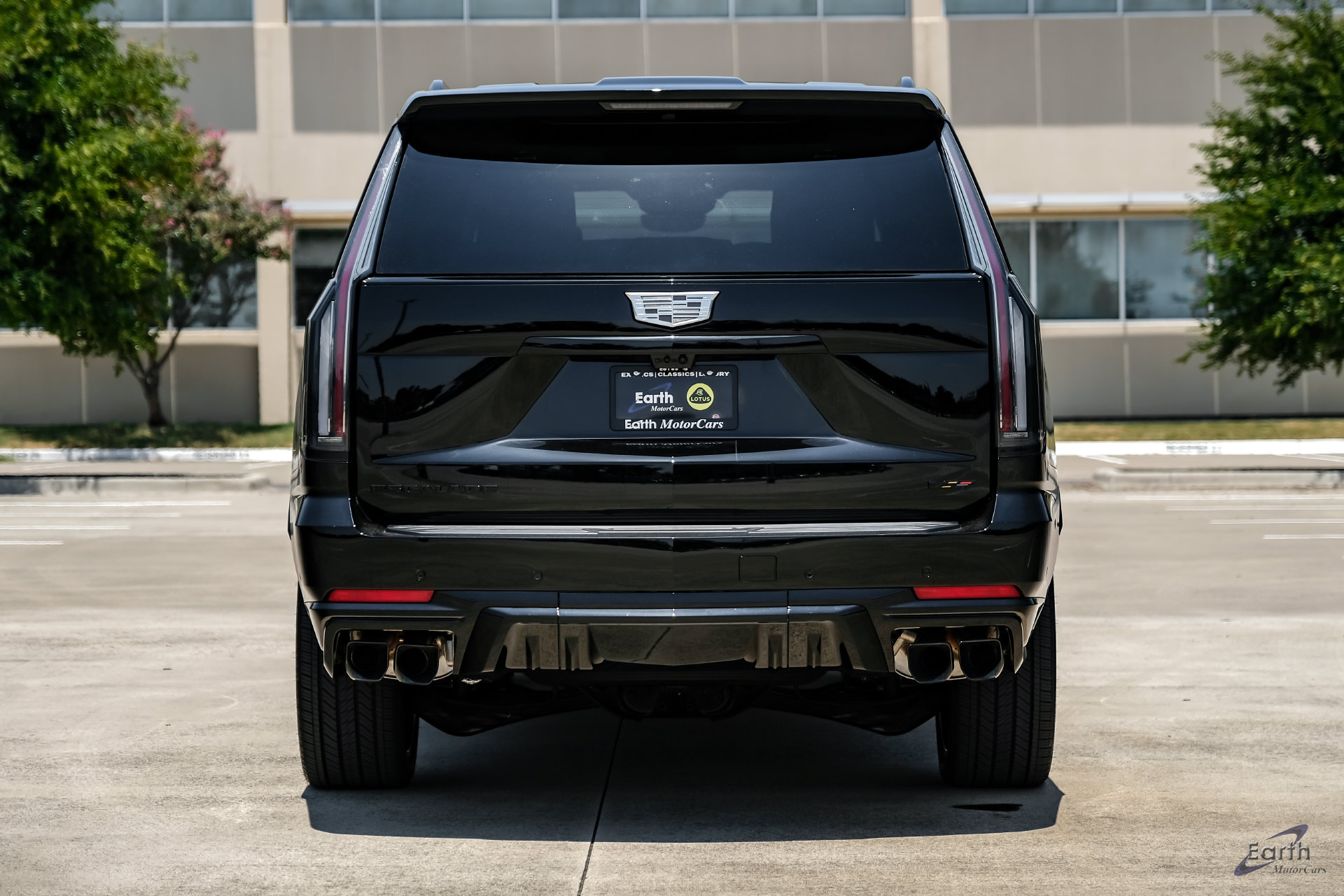 Used 2026 Cadillac Escalade ESV V w/ LPO, ONYX Package AWD/4WD image 12