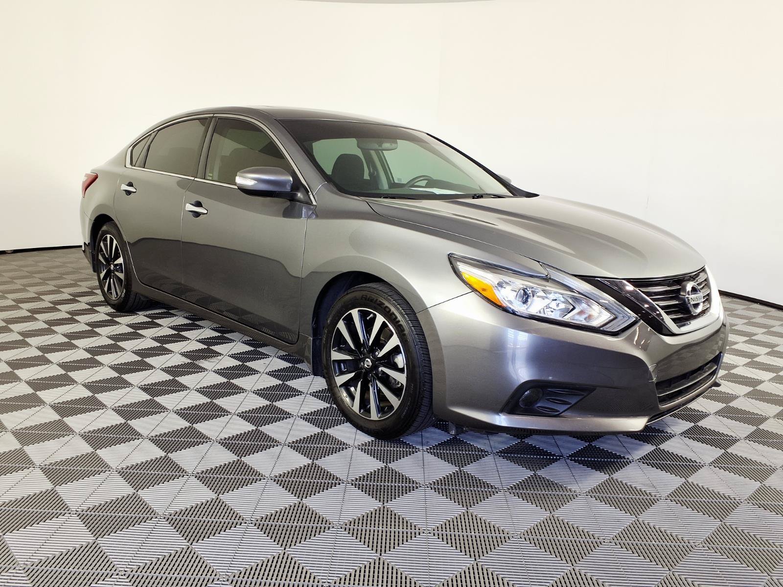 Used 2018 Nissan Altima 2.5 SV w/ 2.5 SV Technology Package FWD image 3