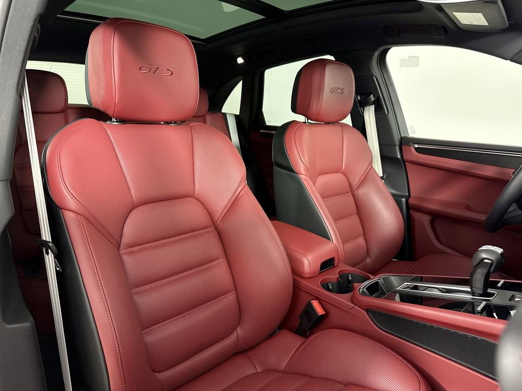 Certified 2026 Porsche Macan GTS AWD/4WD image 24
