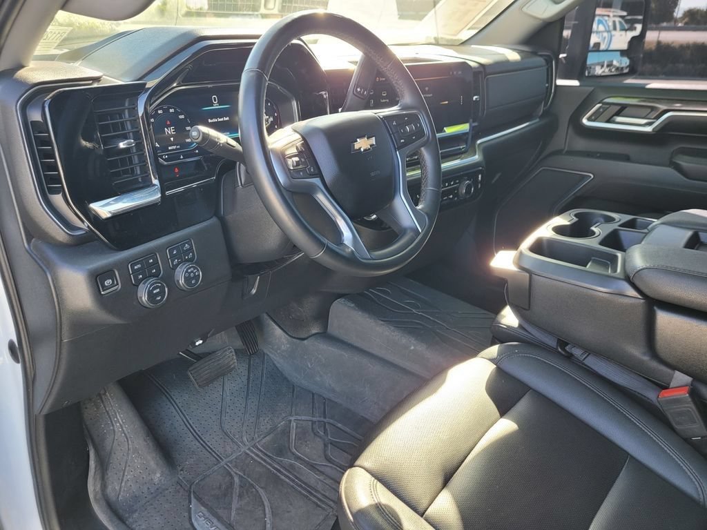 Used 2024 Chevrolet Silverado 2500 LTZ AWD/4WD image 14