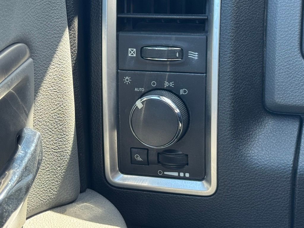 Used 2013 RAM 1500 Classic SLT AWD/4WD image 31
