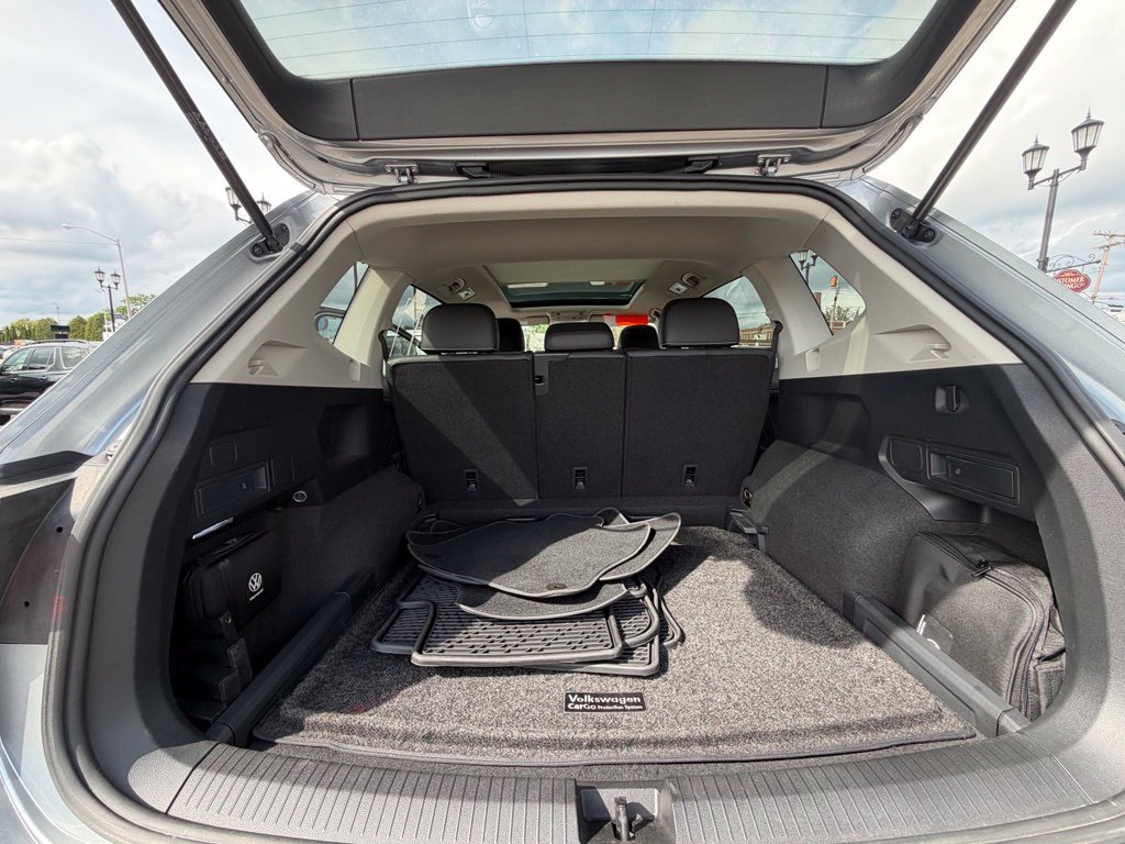 Used 2023 Volkswagen Tiguan SE w/ Panoramic Sunroof Package AWD/4WD image 15