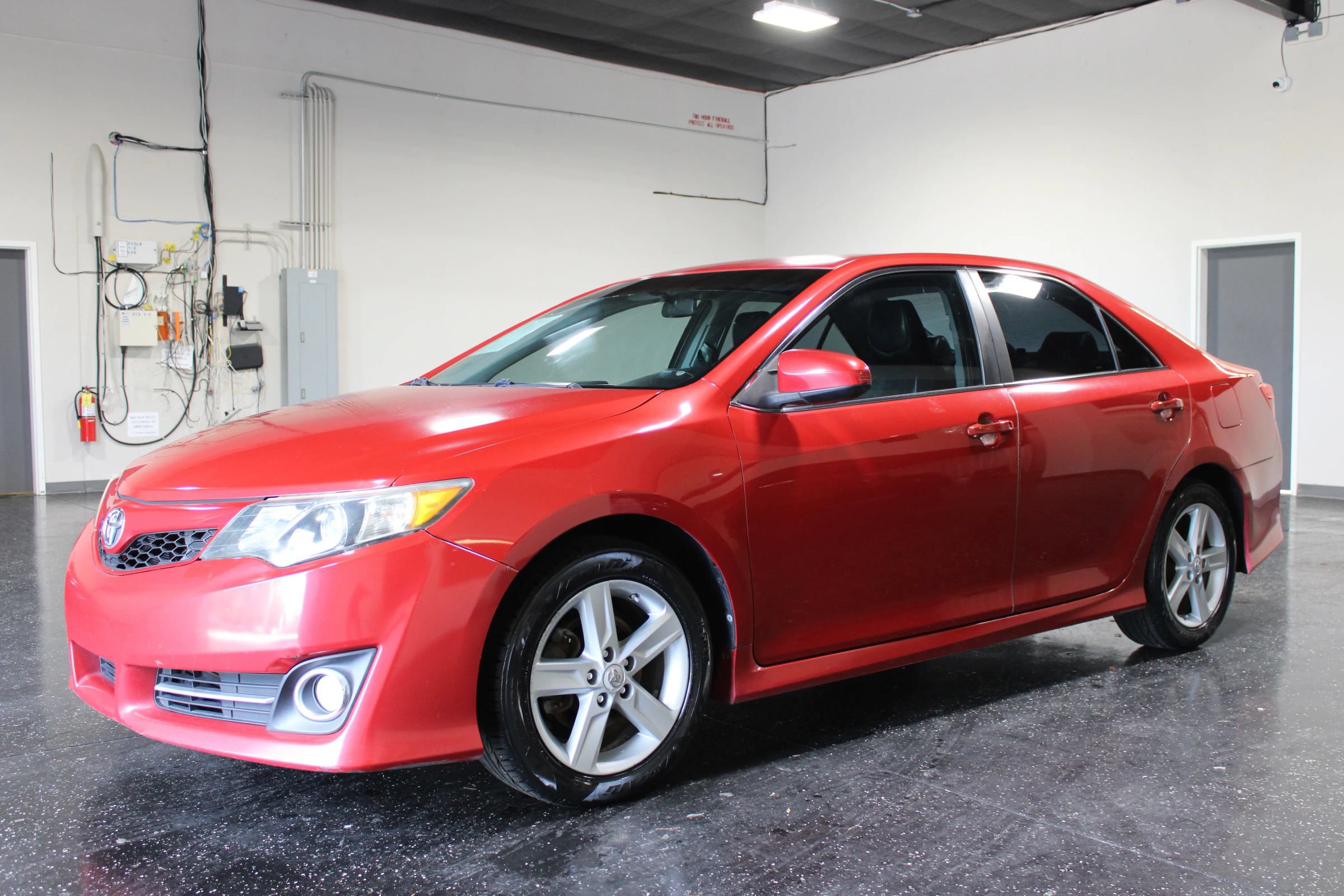 Used 2012 Toyota Camry SE FWD image 6