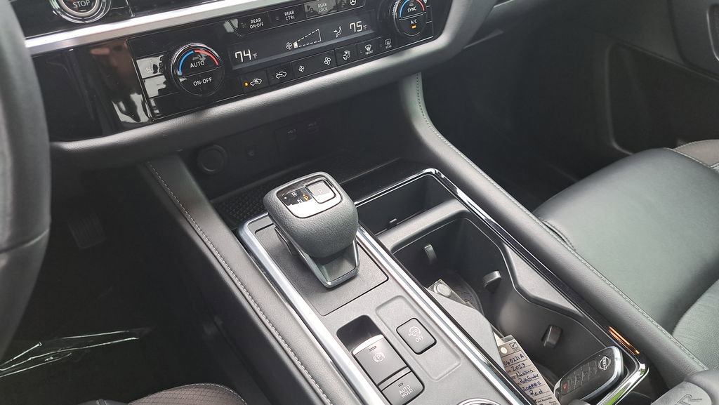 Used 2023 Nissan Pathfinder SL w/ SL Premium Package AWD/4WD image 9