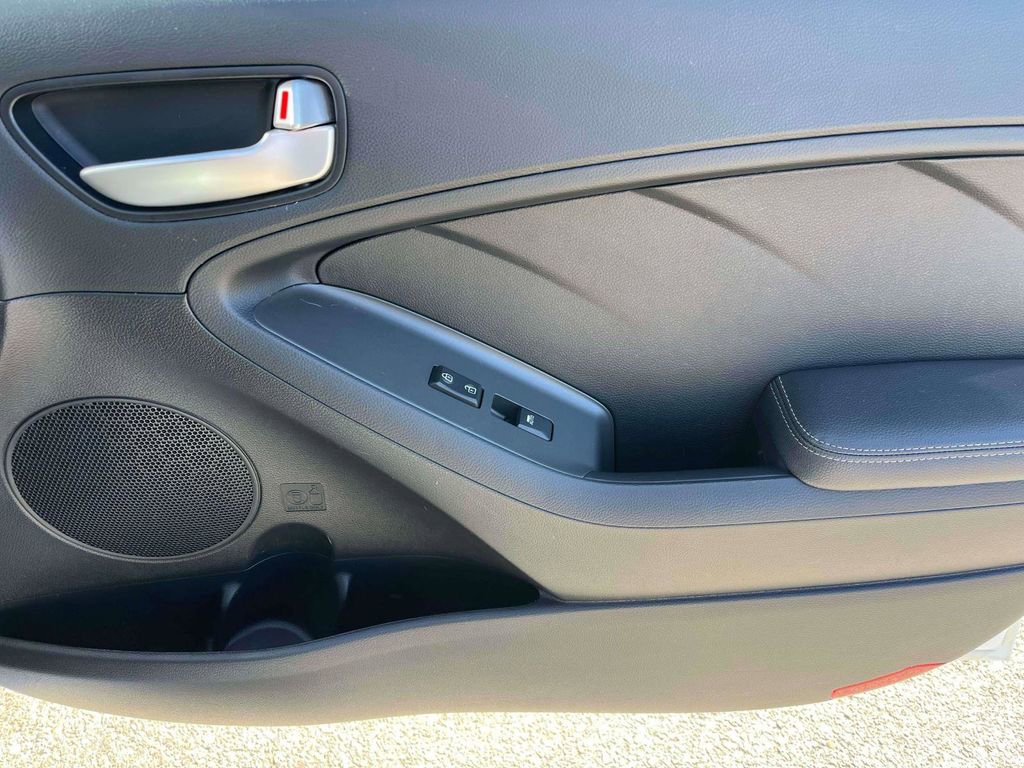 Used 2017 Kia Forte LX image 9
