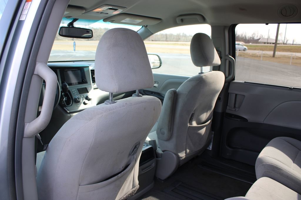 Used 2015 Toyota Sienna LE image 24
