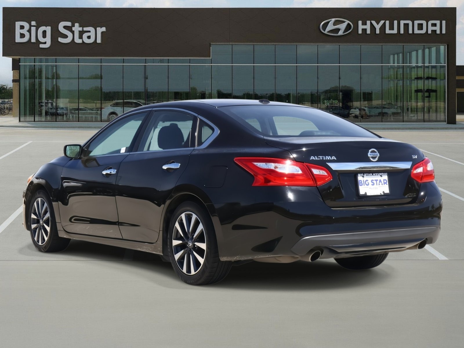 Used 2017 Nissan Altima 2.5 SV image 3