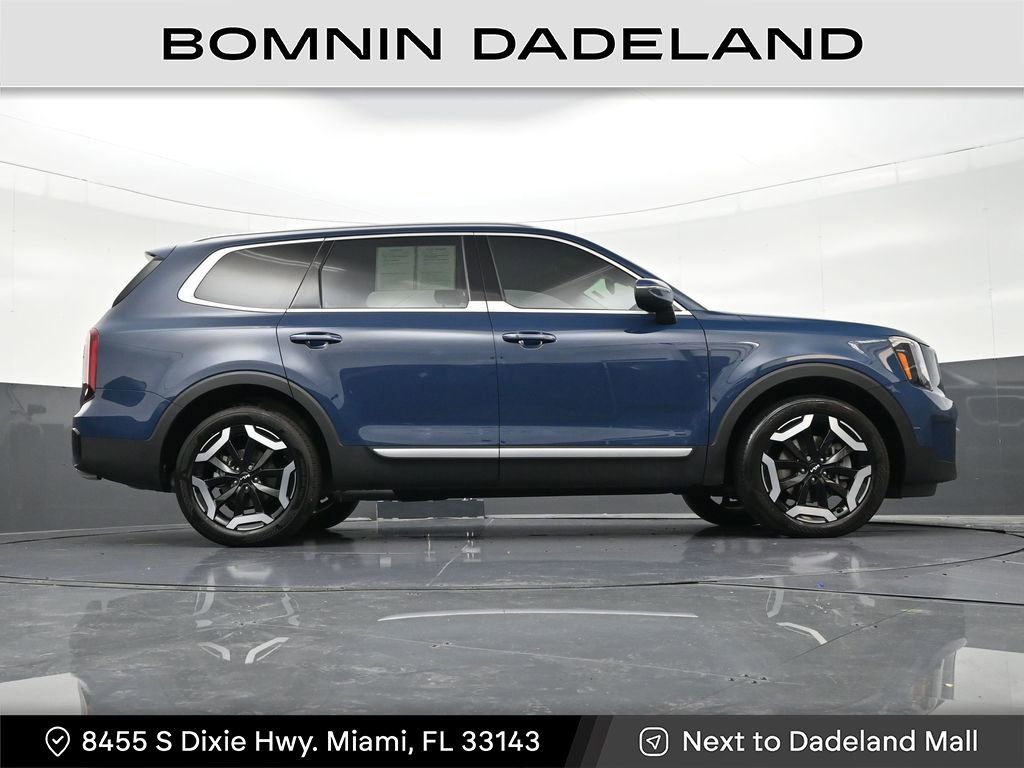 Used 2025 Kia Telluride S image 28