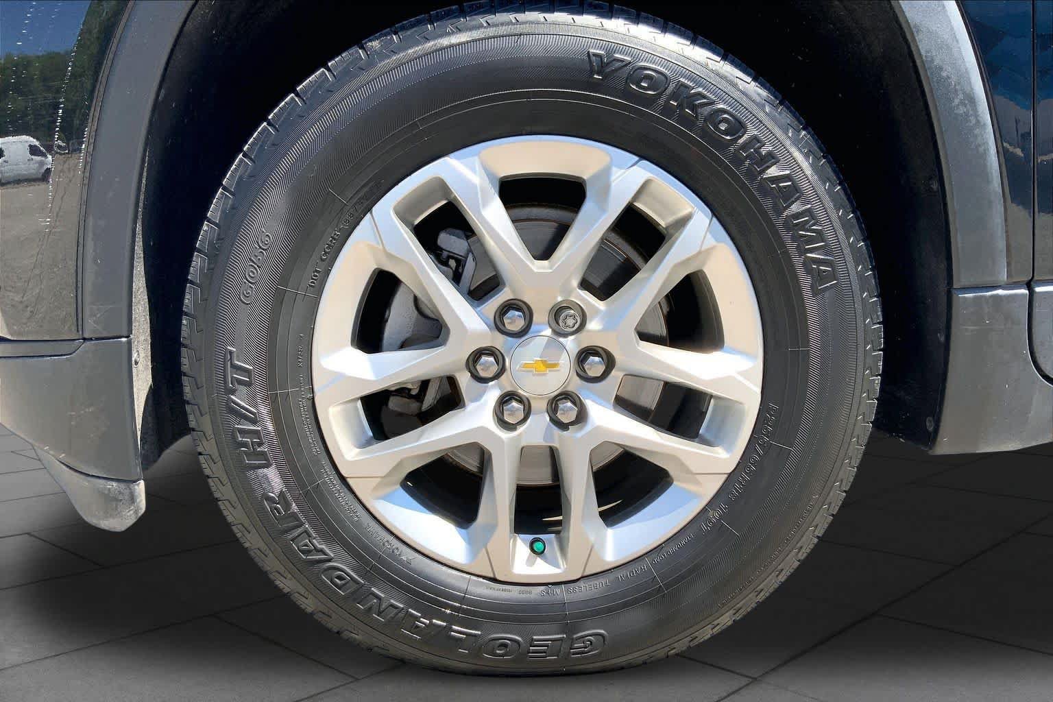 Used 2020 Chevrolet Traverse LS FWD image 11