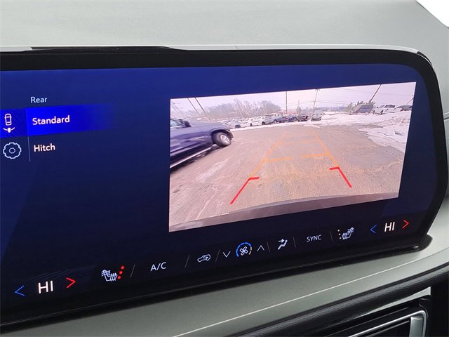 Used 2025 Chevrolet Traverse LT image 18