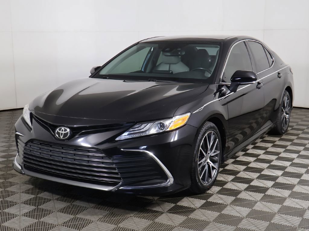 Used 2021 Toyota Camry XLE FWD image 8
