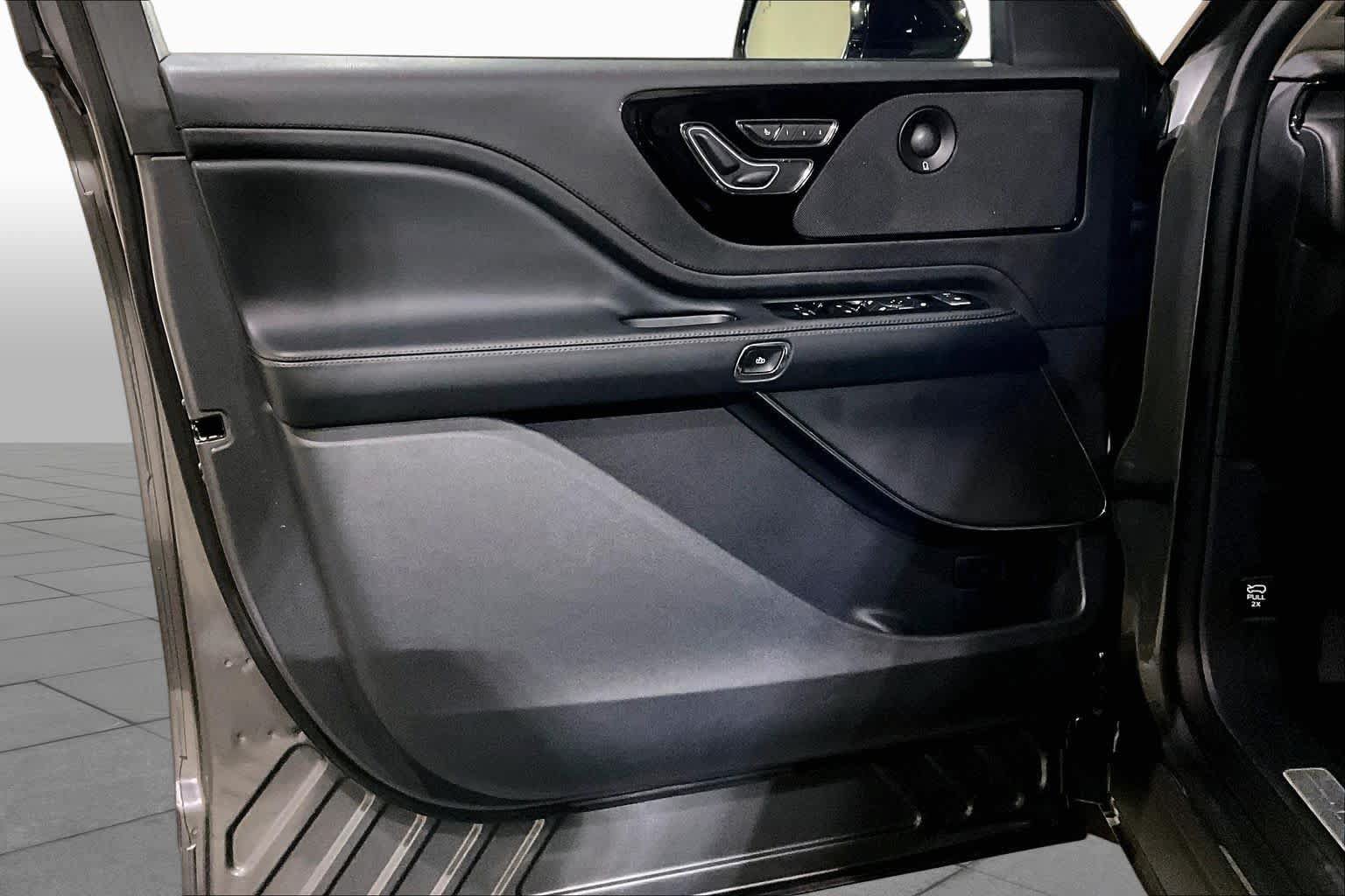Used 2025 Lincoln Aviator AWD w/ Equipment Group 101A image 21