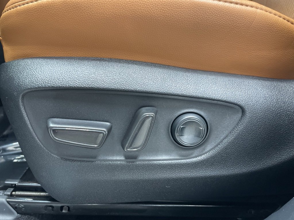 Used 2024 Toyota Highlander Platinum image 31